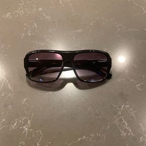 Express- Black thick framed sunglasses 🕶